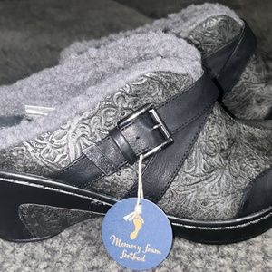 JBU memory foam slid on clogs